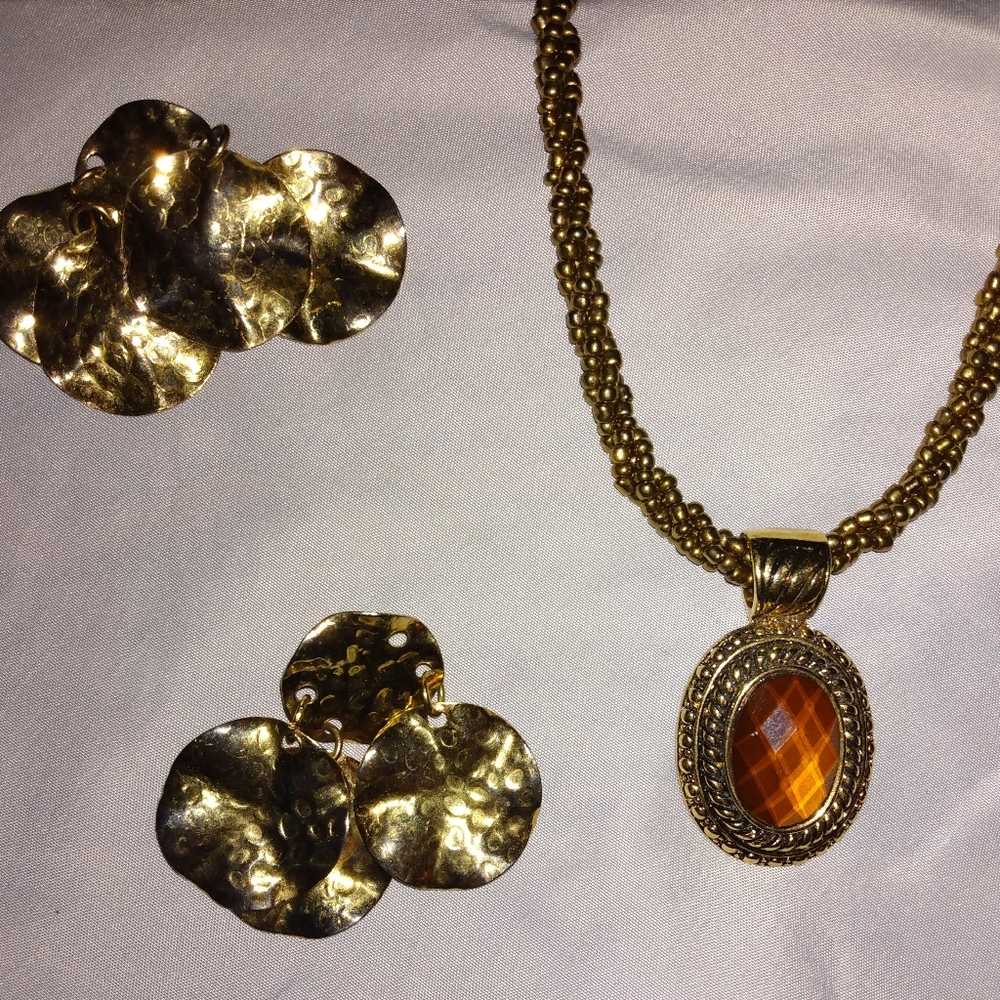 Glass beaded necklace and earrings